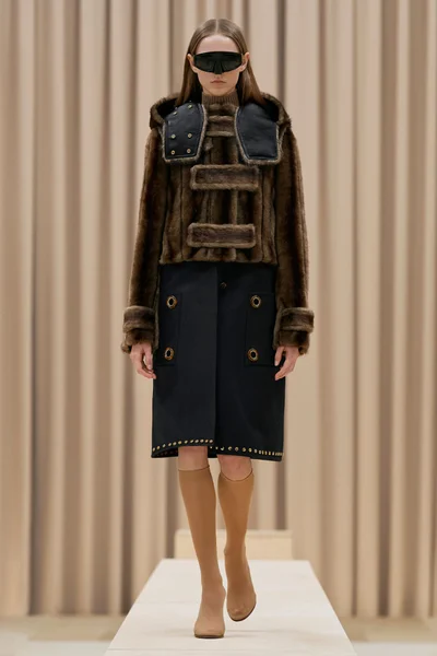 Look 16
